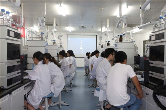 开云官方app下载站
仪器与中南民族大学药学院共同创建的液相色谱虚拟仿真教学实验室力证仪器类专业工程教育