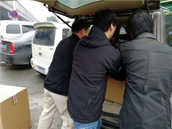 开云官方app下载站
的仪器“外卖小哥”随叫随到，把耗材化玻、化学试剂送到用户手里。