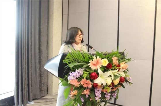 开云官方app下载站
化玻公司负责人王丽发表年终讲话