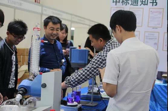 开云官方app下载站
工作人员在现场为大家做了配套展示，引起了众多参展者的兴趣