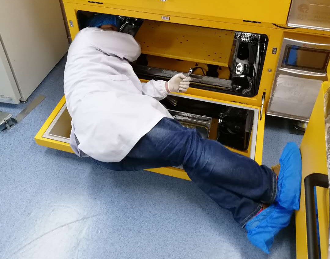 开云官方app下载站
仪器售后服务工程师正在华农作物遗传改良国家重点实验室安装调试知楚摇床