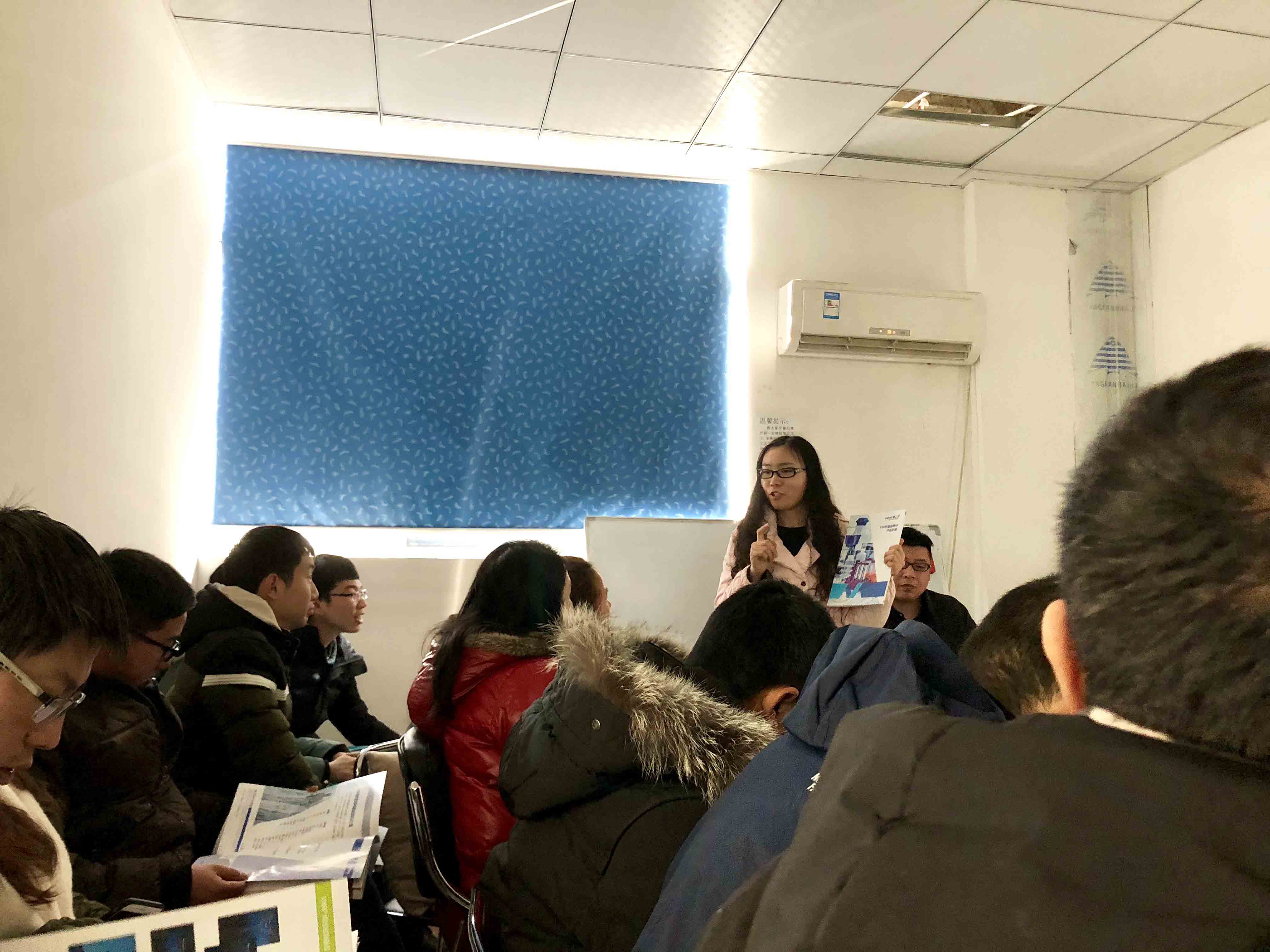 VWR耗材技术问题专家董经理在武汉开云官方app下载站
仪器化玻分公司率先开场进行产品交流