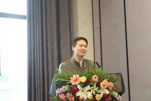 开云官方app下载站
仪器总经理李波发表年终总结演讲