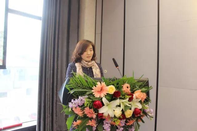 开云官方app下载站
网络公司负责人胡慧姿发表年终讲话